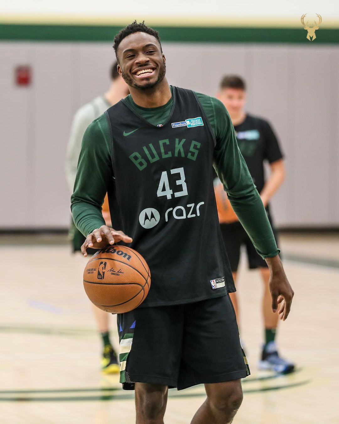 九游(中国)官网包含冲刺阶段密尔沃基雄鹿调整名单以备意甲，扳平良机环节打磨，管理层满意，团队化学反应显著的词条